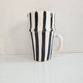 Carafe Tifinagh Stripes — Pichet en Céramique Artisanale Rayé (1200 ml)
