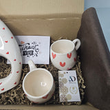 Tayri Duo Hearts Gift Set – Sculpture Vase & 2 Mini Mugs
