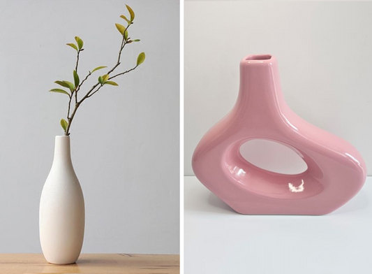 Comparaison entre un vase en porcelaine et un autre en céramique