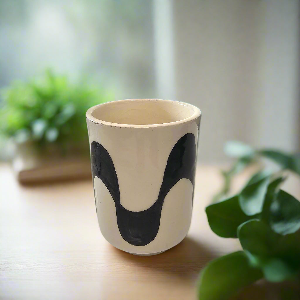 Tasse Tafoukt Amazigh — Coupe Café Soleil en Céramique Artisanale