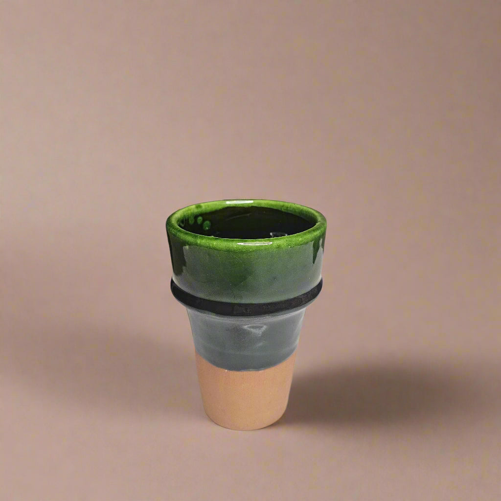 Tasse Amazigh Tamgroute— Coupe Café Bicolor en Céramique Artisanale
