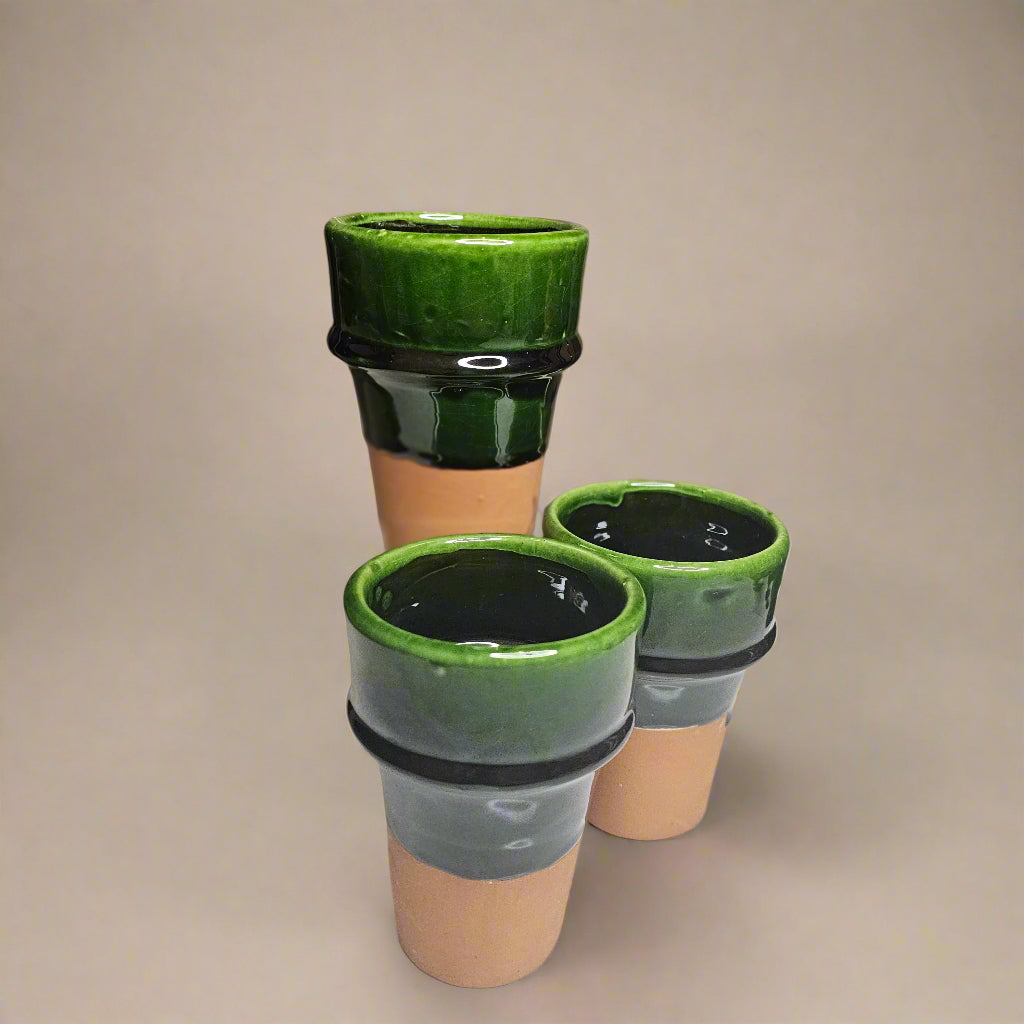 Tasse Amazigh Tamgroute— Coupe Café Bicolor en Céramique Artisanale