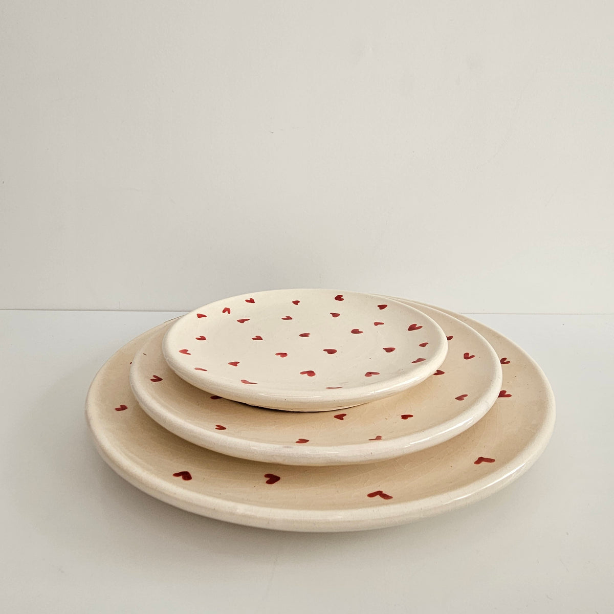 Set de 3 Assiettes Tayri Cœurs — Vaisselle Berbère en Céramique Artisanale