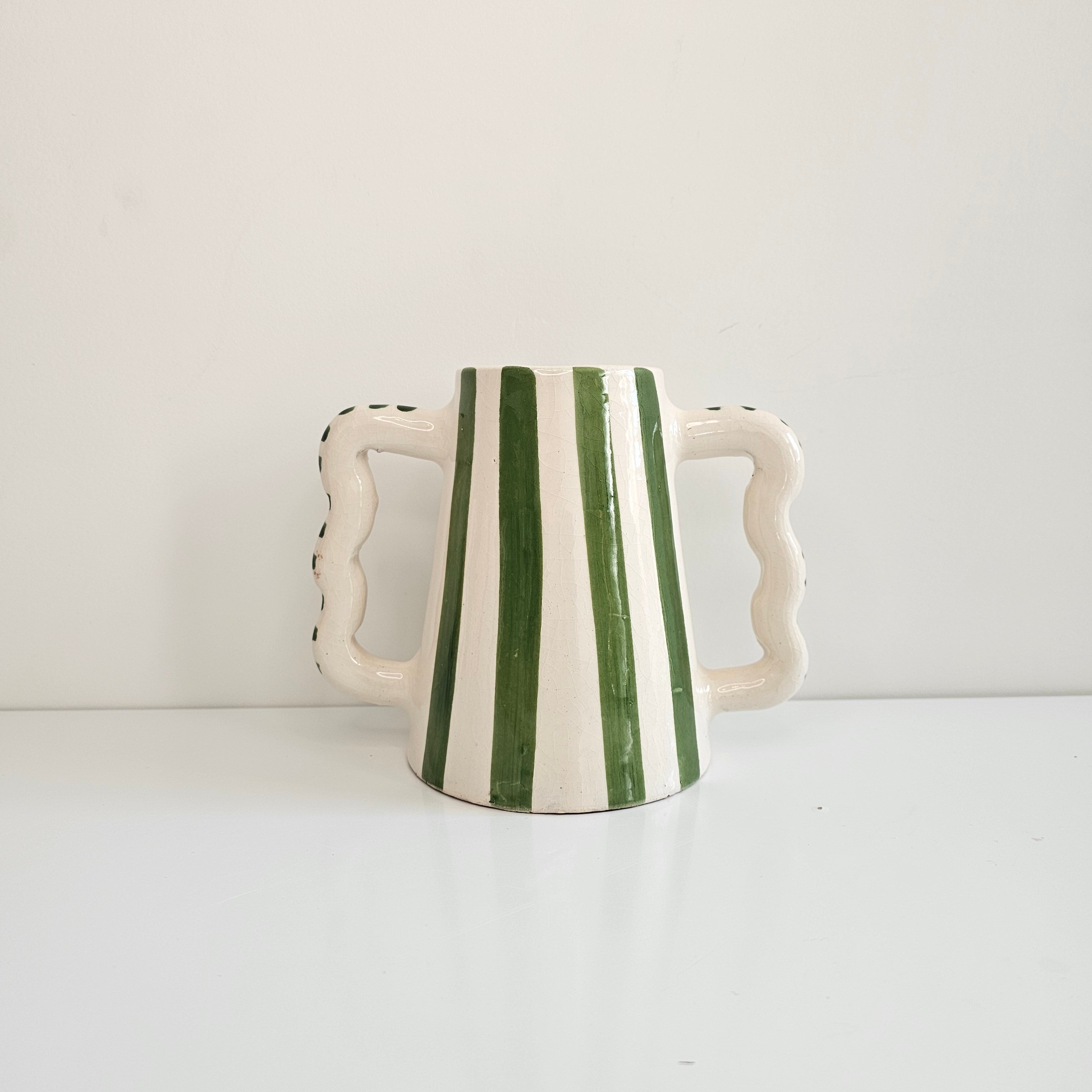 Carafe ZigZag Amazigh — Pichet en Céramique Artisanale Rayée (600 ml)