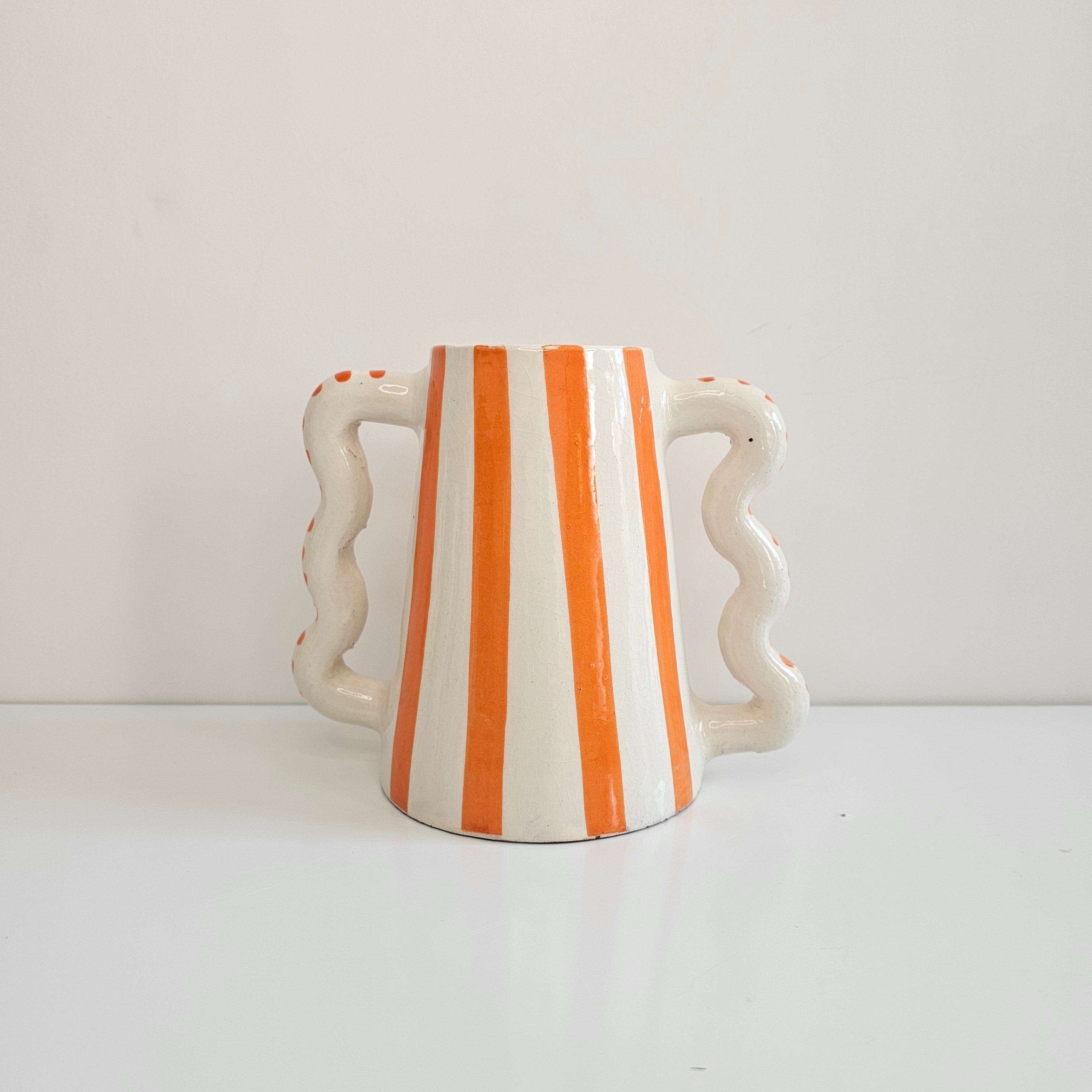 Carafe ZigZag Amazigh — Pichet en Céramique Artisanale Rayée (600 ml)