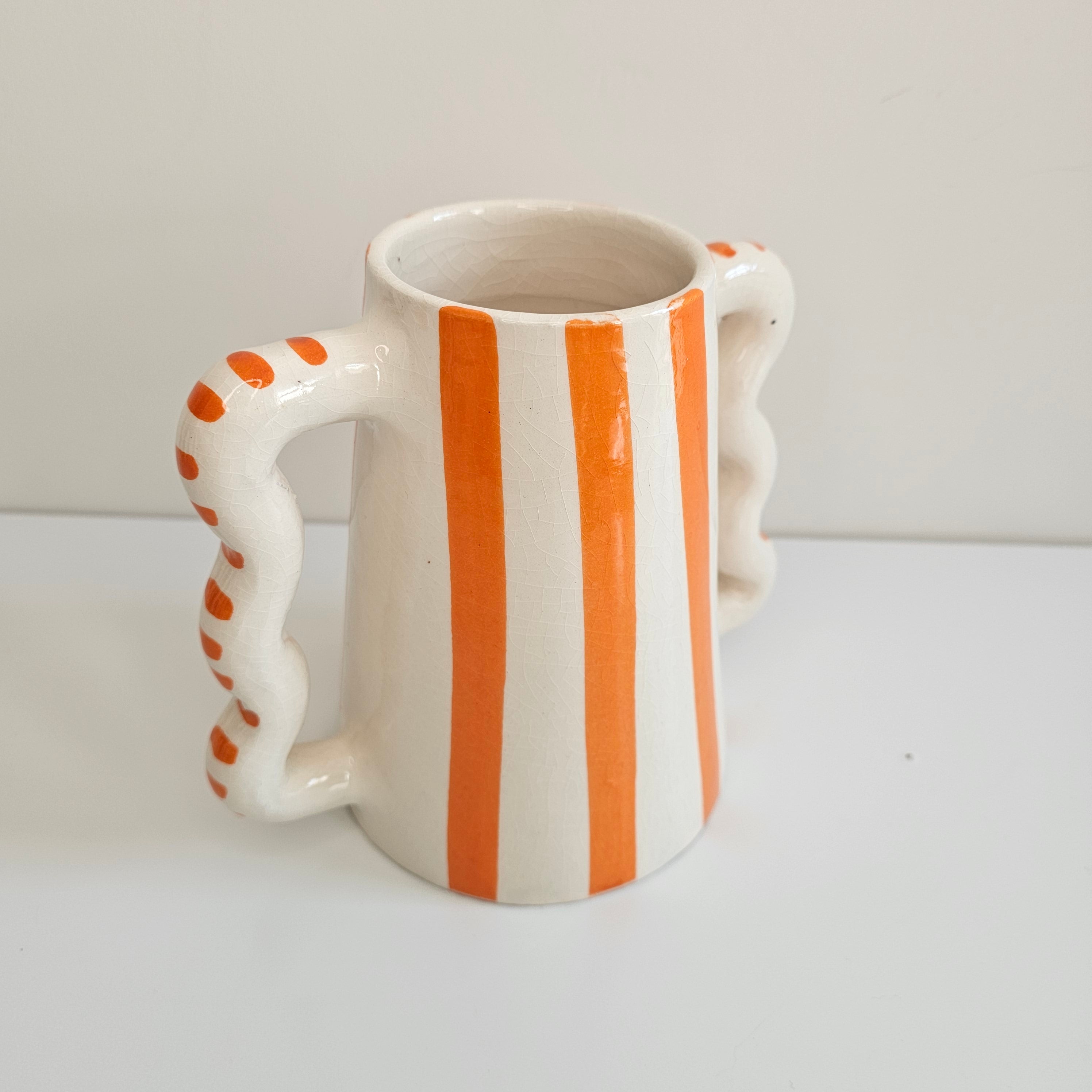 Carafe ZigZag Amazigh — Pichet en Céramique Artisanale Rayée (600 ml)