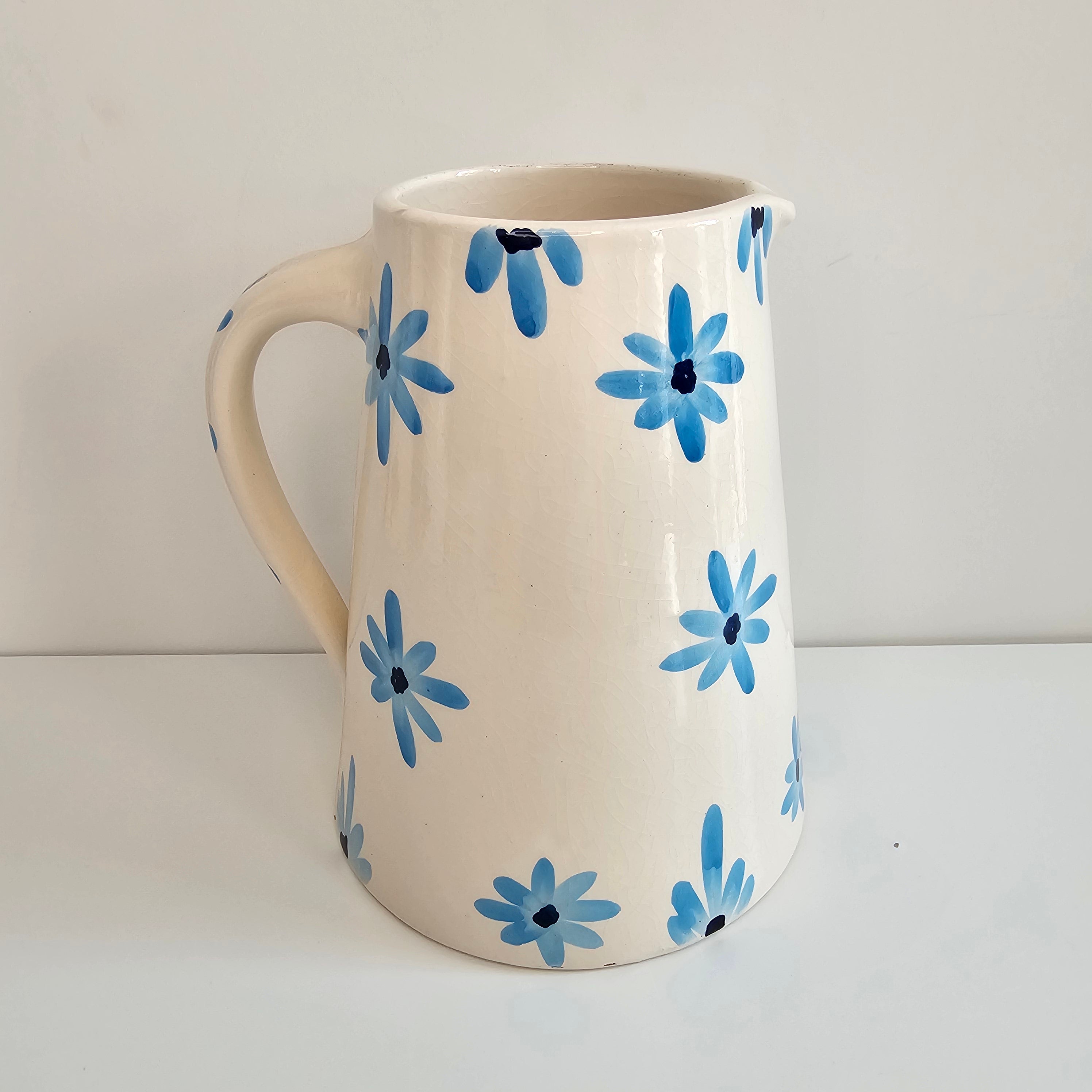 Carafe Fleurie Amazigh — Pichet en Céramique Peinte à la Main 1.5L