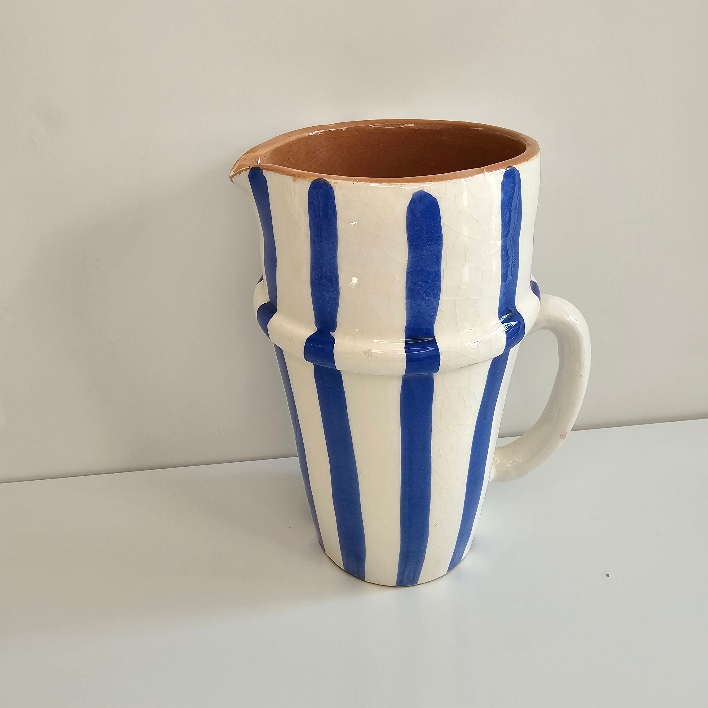 Carafe Tifinagh Stripes — Pichet en Céramique Artisanale Rayé (1200 ml)