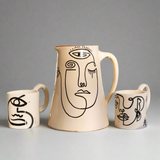 Carafe Esquisse ou Carafe Cœurs — Art Mural en Céramique Artisanale 1.5L